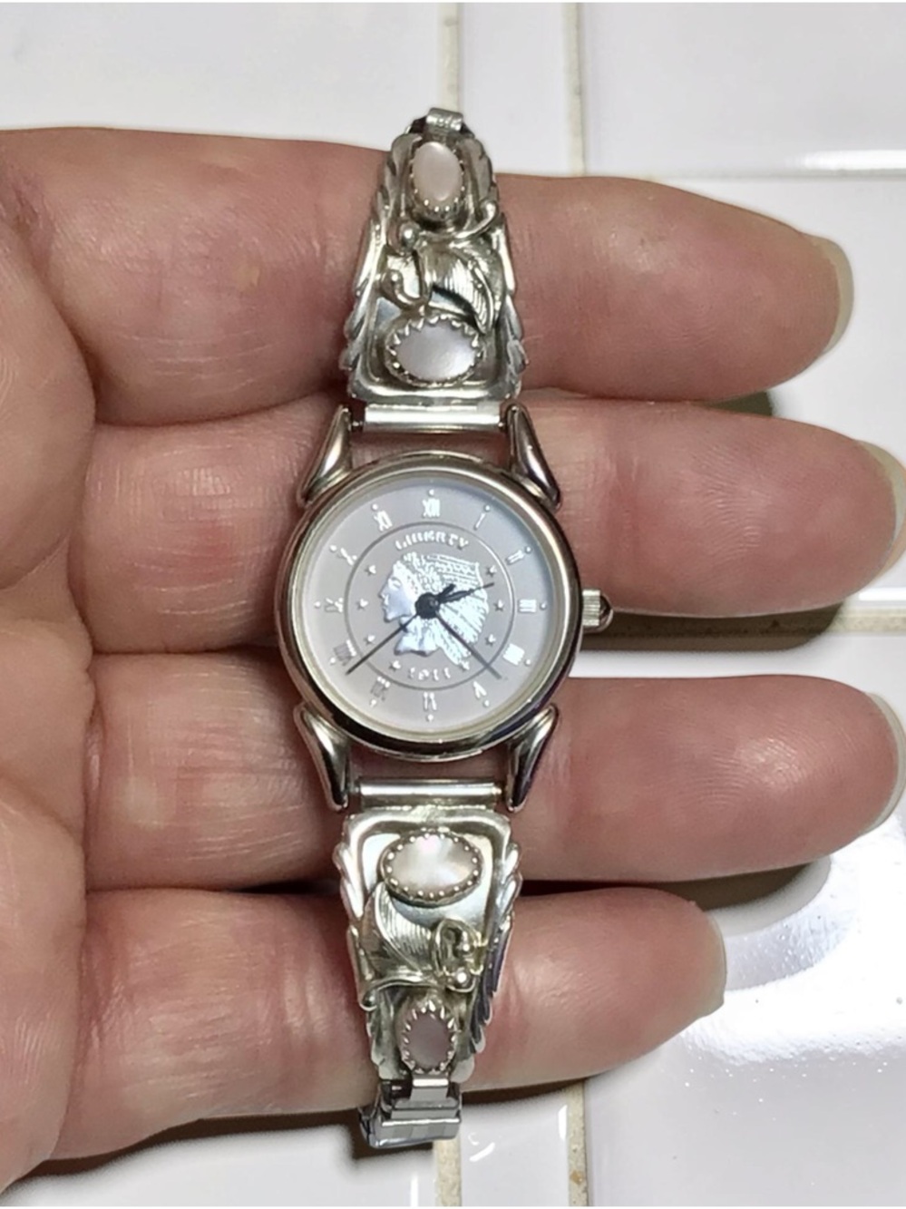 Sterling Silver Mother-of-Pearl Native-American Tips Indian Head Watch. - Picture 3 of 13